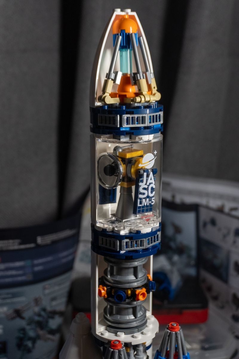 A close-up of the fairing and... satellite inside of what should be fuel. Realistically there shouldn't be a thick stage separation mechanism between the nose and the cargo. Looks good regardless.