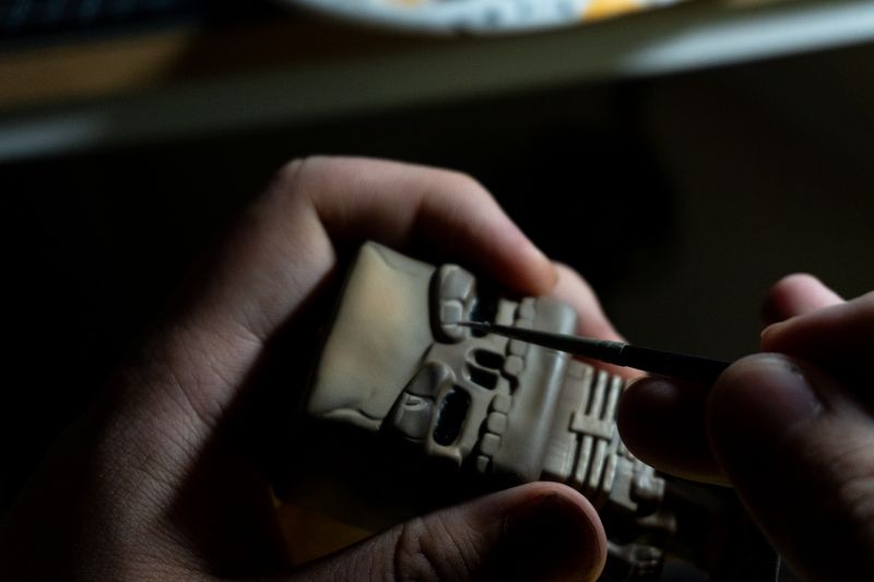 Edge highlighting. Same white-yellow mixture used before, just painted over where the light hits the edges.